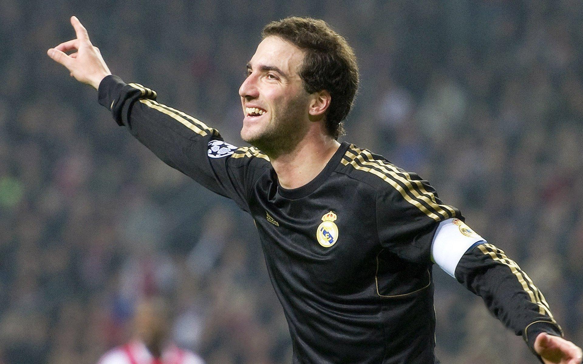 足球盛宴，德布劳内百场里程碑，世界第三强队2-0完胜对手，远射破门锁定胜局